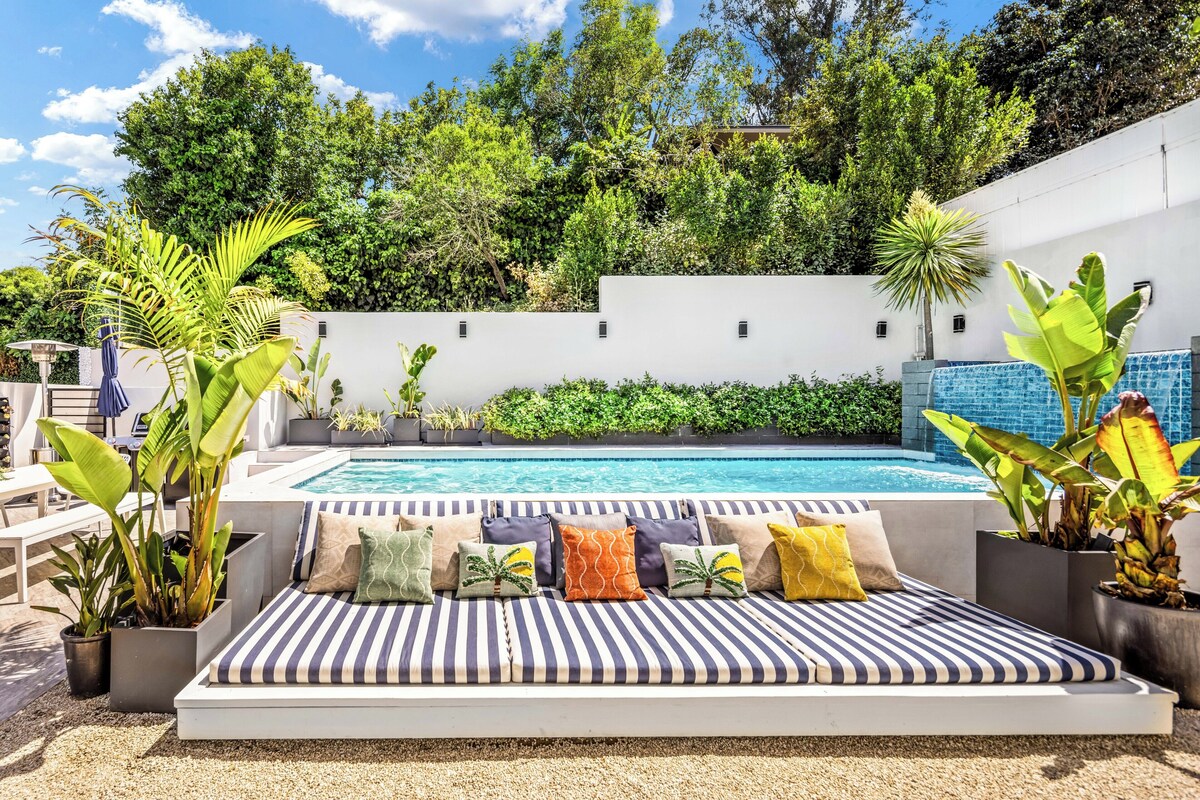 Beautiful Hollywood Hills Villa-Heat Pool, Hollywood Sign Views, Iconic Location