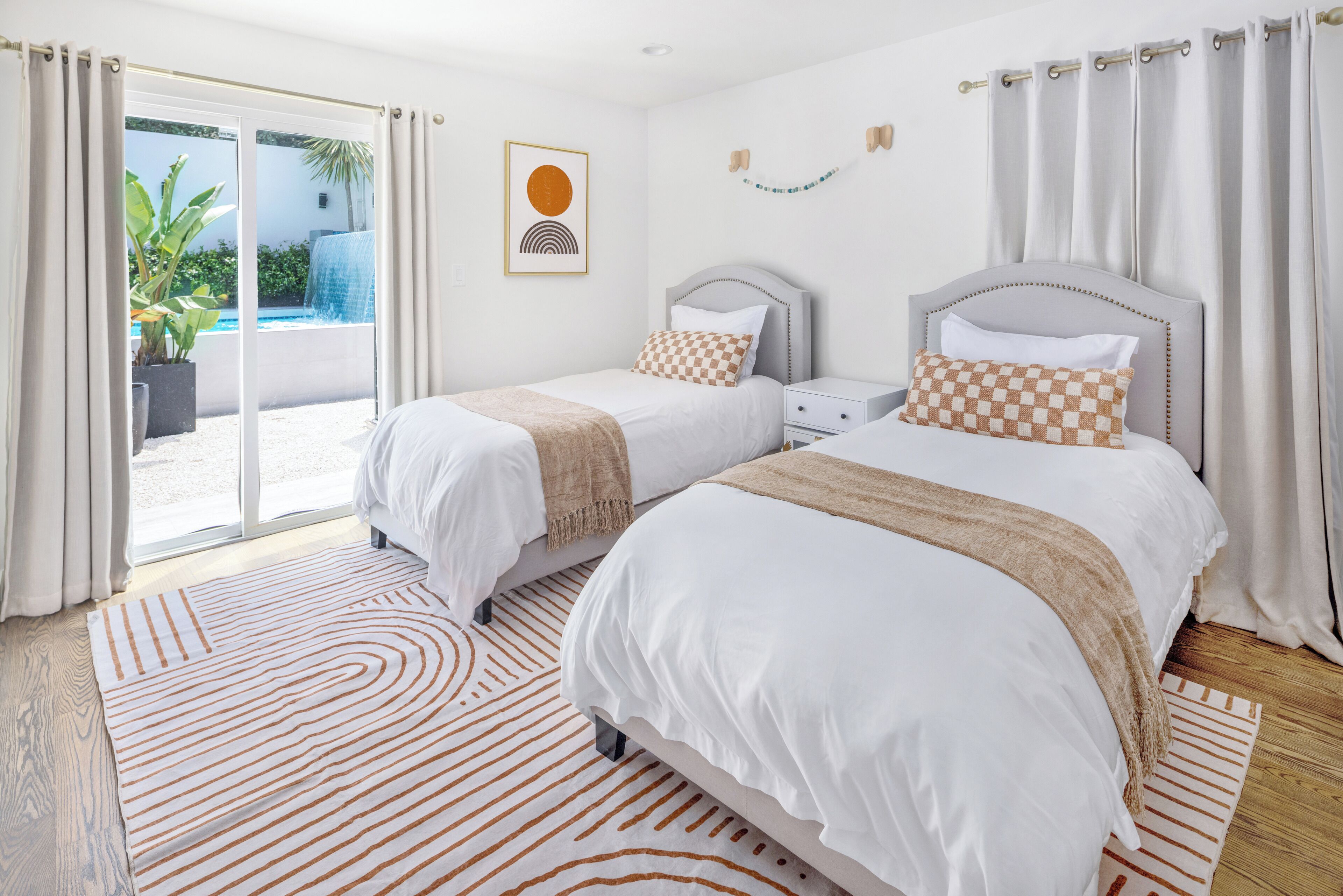 4 多间卧室、办公桌、熨斗/熨衣板、旅行婴儿床