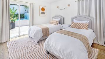 4 多间卧室、办公桌、熨斗/熨衣板、旅行婴儿床