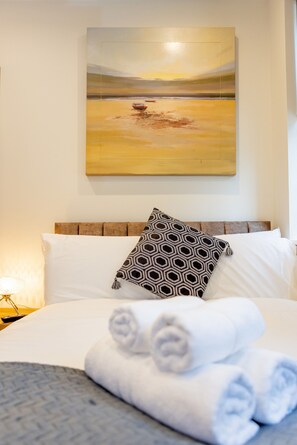 3 bedrooms, iron/ironing board, travel crib, free WiFi