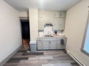 Microondas, horno, placa de cocina