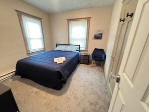 4 habitaciones, tabla de planchar con plancha, wifi y ropa de cama