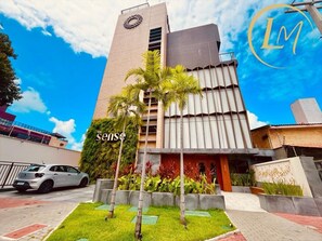 ห้องทริปเปิล | บริเวณภายนอก