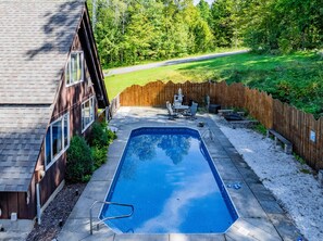 Alberca al aire libre y alberca climatizada