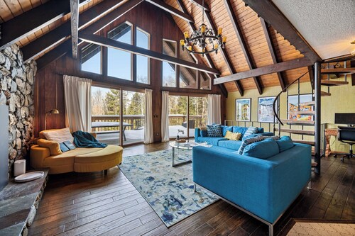 Vermont Vacation Retreat! Views, Fireplace + Pool