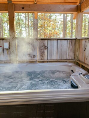 Outdoor spa tub