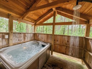 Indoor spa tub