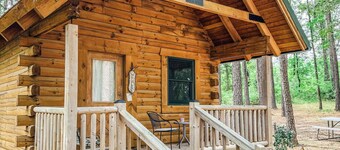 Luxury cabin getaway on a 40 acre retreat