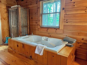 Shower, jetted bath, hair dryer, towels