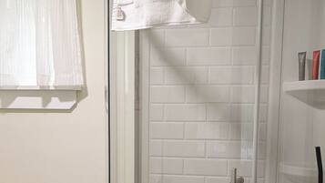 Shower, towels