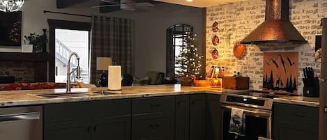 Microondas, horno, parrilla de estufa y lavavajillas