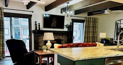 Welcoming 3-bedroom 2 bath condo with WiFi in Pinetop Country Club