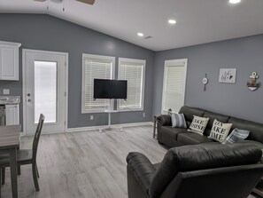 Living area - Brand New Floating Home on Norris Lake : Sleeps 12 : Swim, Grill & Relax! #2 (LaFollette)