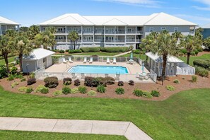 コンドミニアム ベッド (複数台) (Pavilion Palms 203C) | プール | 屋外プール