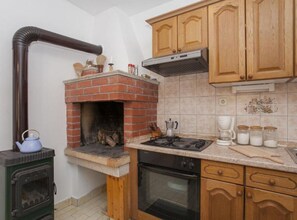 Fridge, oven, stovetop