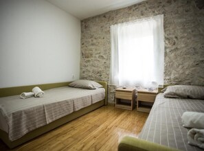 2 Schlafzimmer, Internetzugang, BettwÀsche