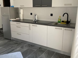 Fridge, oven, stovetop