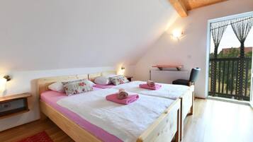 3 bedrooms, iron/ironing board, WiFi, bed sheets
