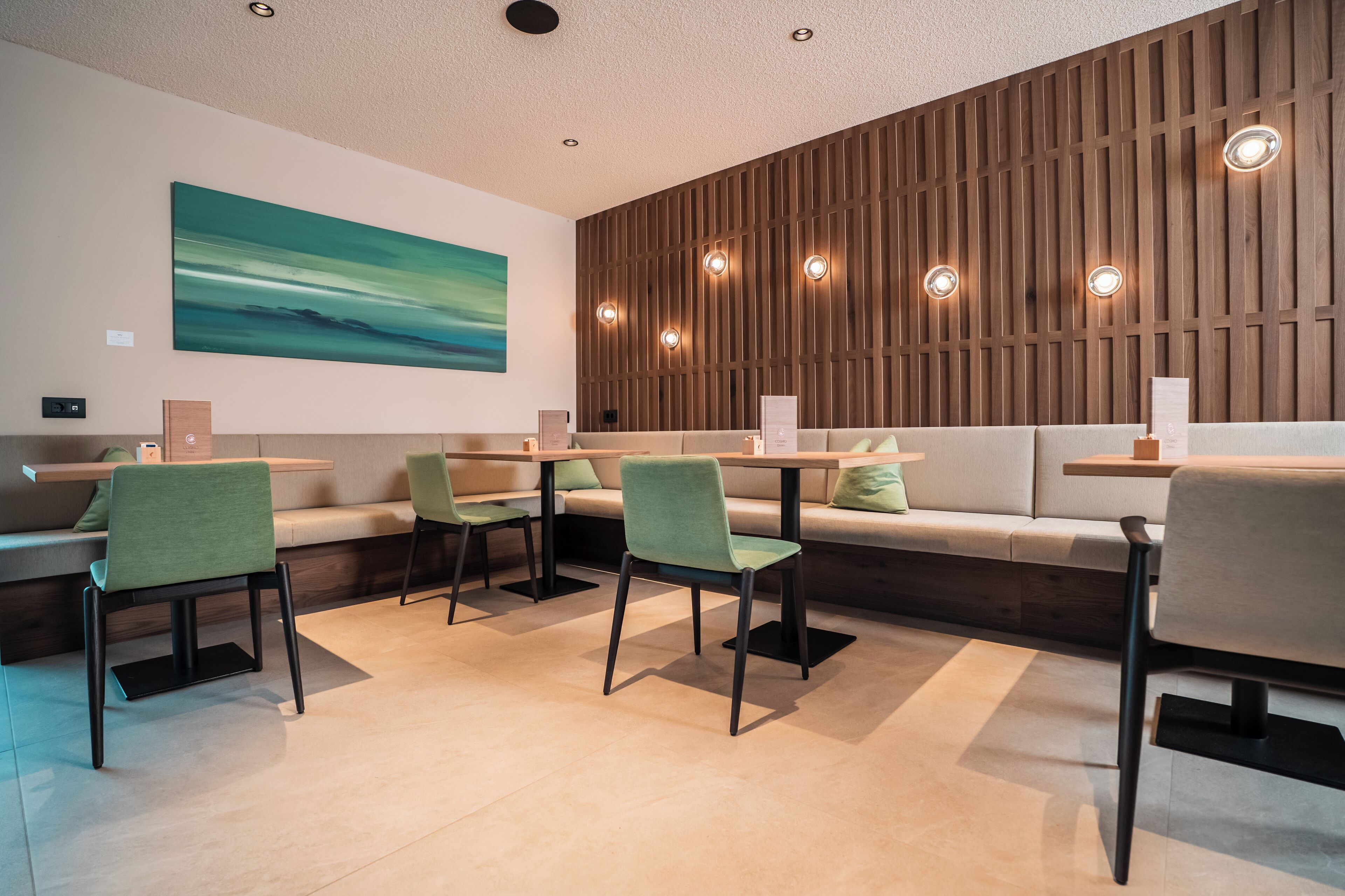 Serviço de café da manhã, culinária italiana, restaurante ao ar livre 