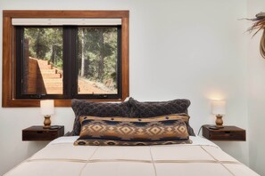 3 bedrooms, iron/ironing board, WiFi, bed sheets - Rockies Ranch-Hot Tub with Views Vrbo (Cascade-Chipita Park)