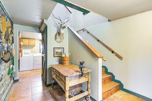 Interior - 5 Mi to Navajo State Park: Riverfront Cabin! (Pagosa Springs)