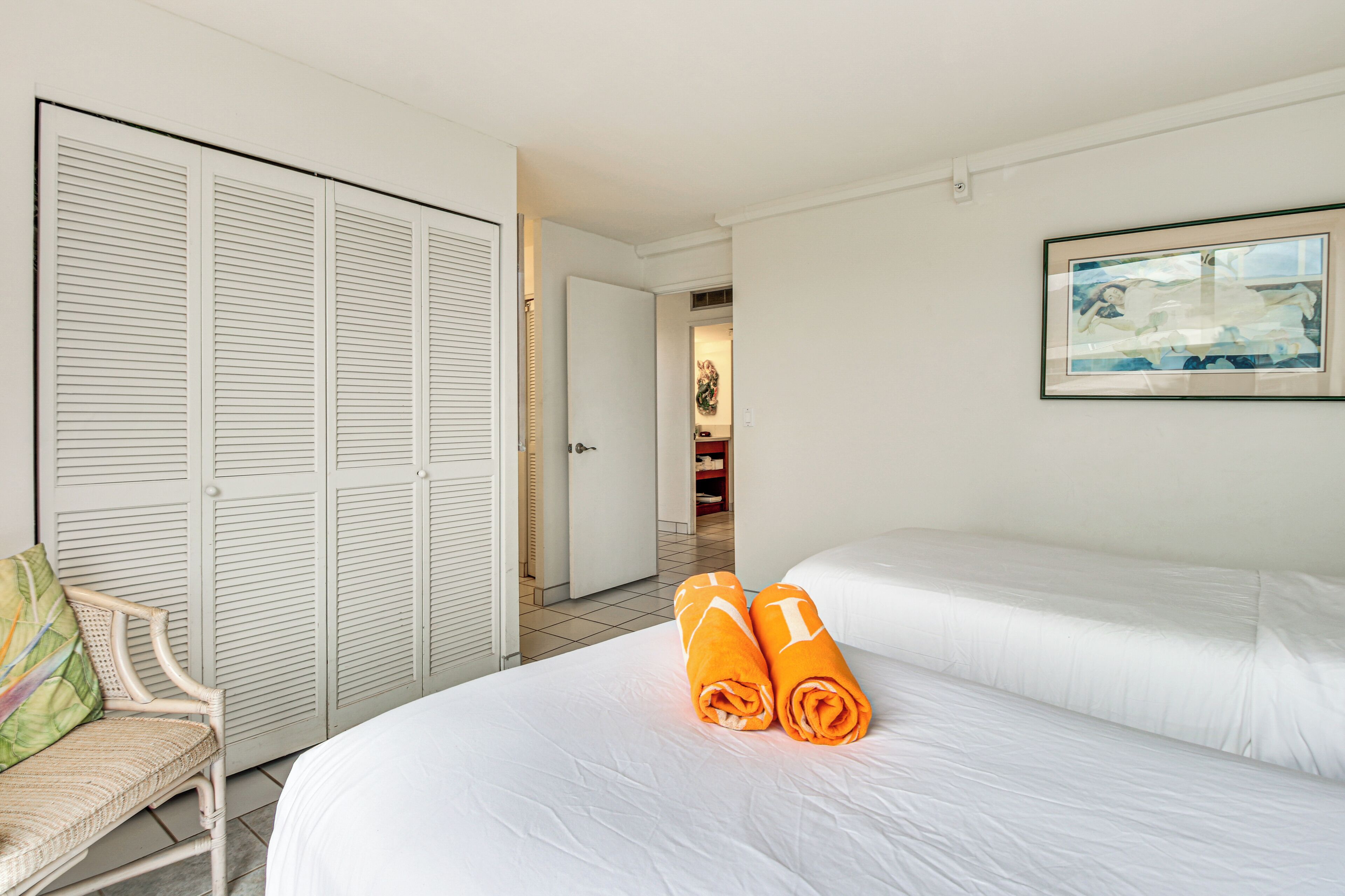 Iron/ironing board, internet, bed sheets