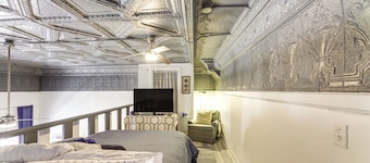 7 Mi to Dtwn: Charming Couple's Cove in Cincinnati