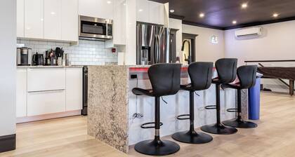 Luxury Lakefront Suite - Hot Tub & Amenities!