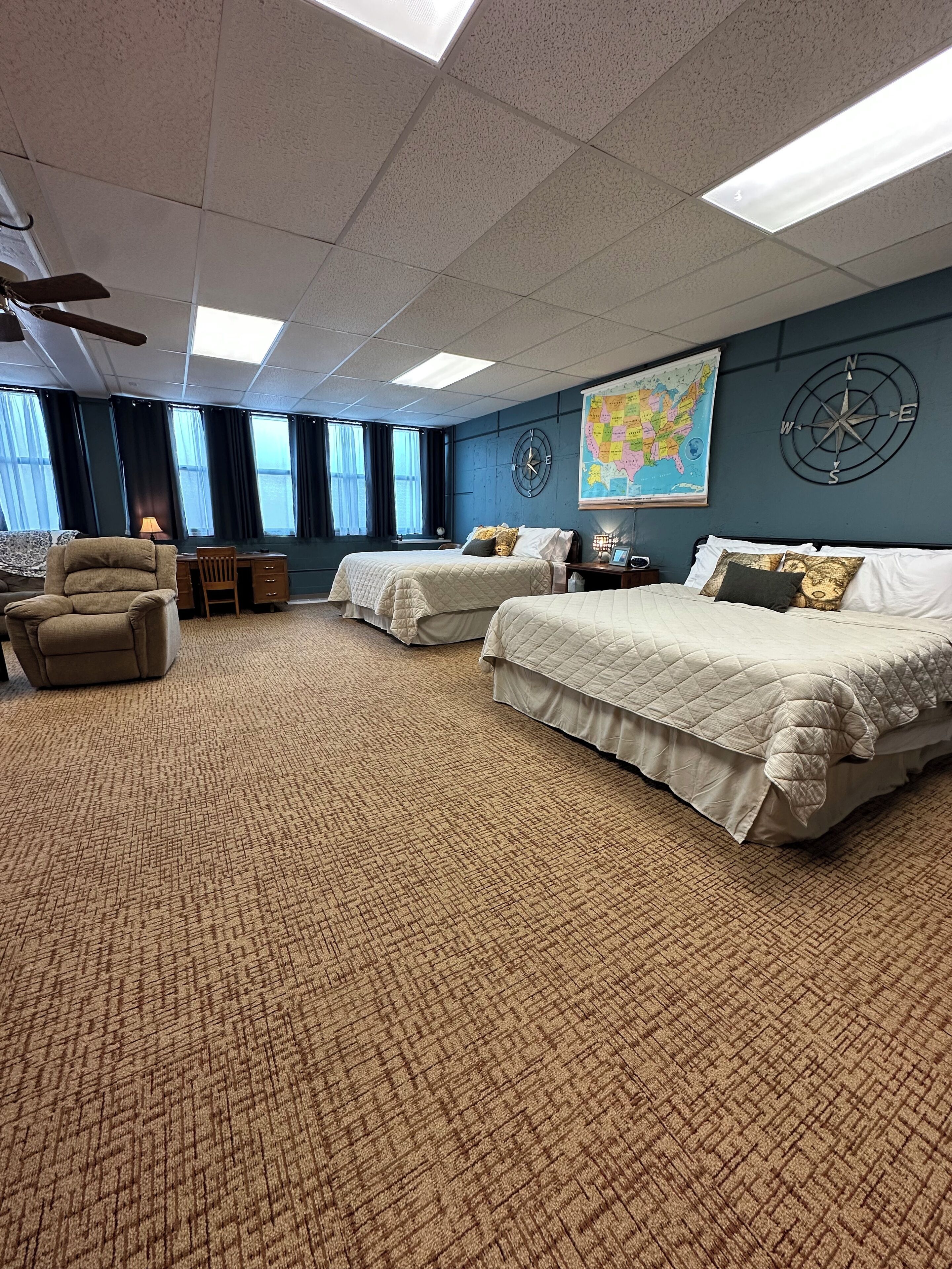 3 bedrooms, desk, iron/ironing board, travel crib