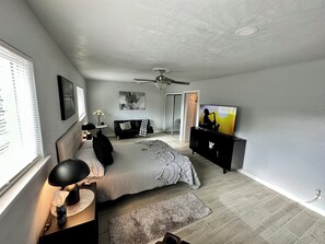 3 chambres, fer et planche à repasser, Wi-Fi, draps fournis