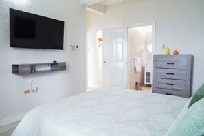 2 Schlafzimmer, Zimmersafe, Schreibtisch, Bügeleisen/Bügelbrett