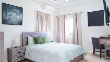 2 Schlafzimmer, Zimmersafe, Schreibtisch, Bügeleisen/Bügelbrett