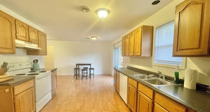 2-bedroom Duplex with Attached Garage and WIFI in Cambria