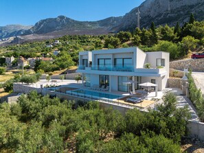 Exterior - Luxury Villa in Podgora – 4 Bedrooms, Heated Pool, Sea View, AC & WiFi (Podgora)