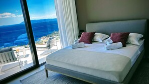 4 bedrooms, in-room safe, desk, iron/ironing board