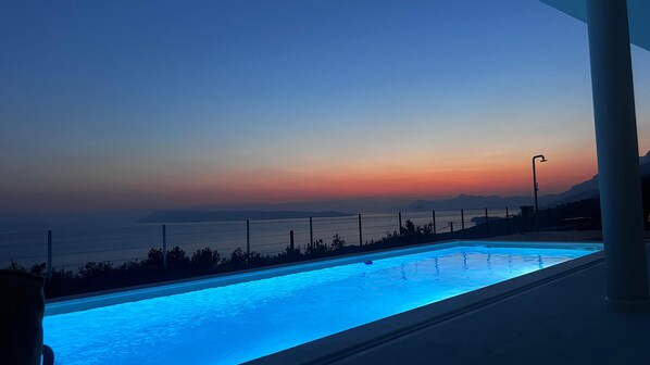 Outdoor pool, a heated pool