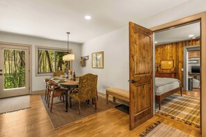 3 bedrooms, iron/ironing board, free WiFi, bed sheets - Relaxing Riverside Retreat: Hot Tub, Sauna, Fire Pit, by Forest & Peak Retreats (Cascade-Chipita Park)