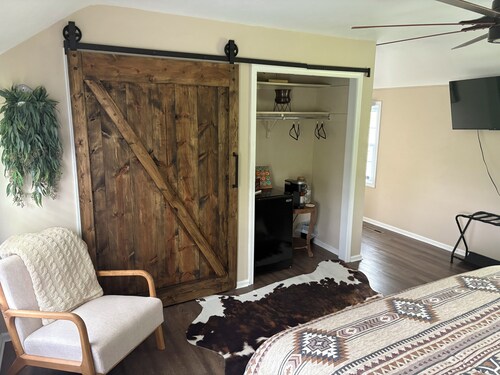 Cowboy Suite - Michael Lynn Winery and Brewing Company