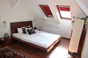 2 chambres, fer et planche à repasser, Wi-Fi, draps fournis