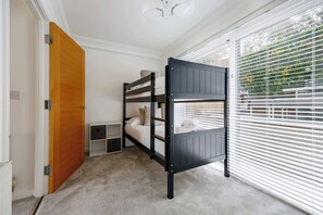 Unclassified image, 5 of 31, button