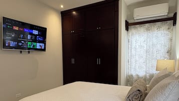 2 habitaciones, tabla de planchar con plancha, wifi y ropa de cama