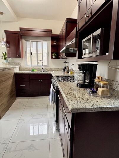 2-bedroom house in charming San Pedro Sula with AC, WiFi. Private House Valencia