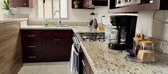 2-bedroom house in charming San Pedro Sula with AC, WiFi. Private House Valencia