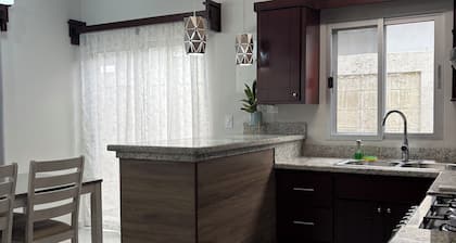 2-bedroom house in charming San Pedro Sula with AC, WiFi. Private House Valencia