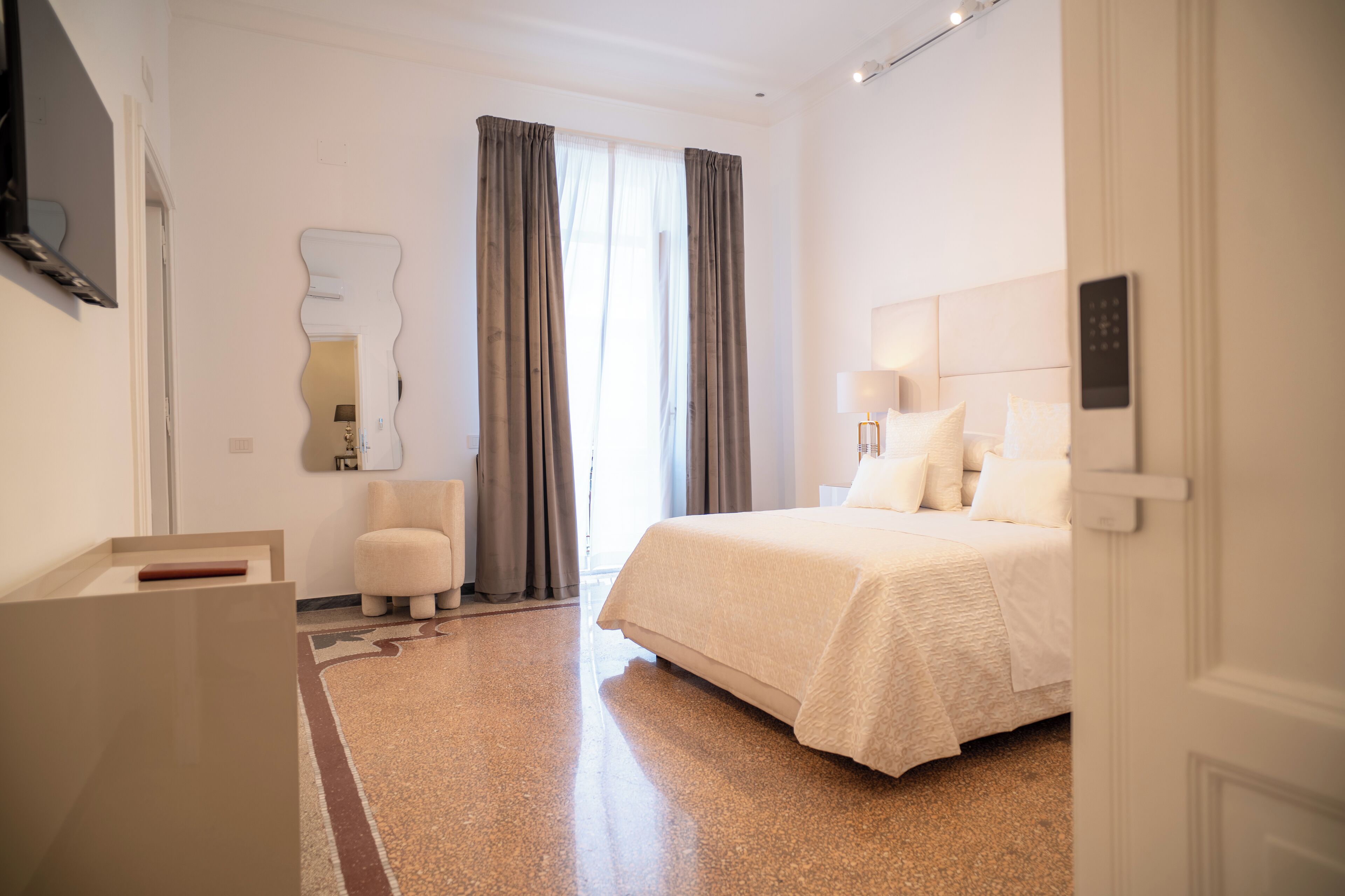 Desk, blackout curtains, free WiFi