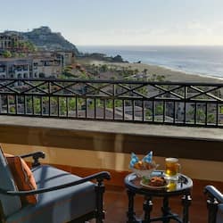 Habitación junior, balcón, vistas parciales al mar | Vistas al mar