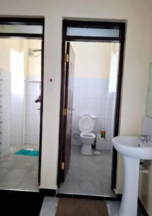 Bathroom - The nest retreat homes (Kiambu)