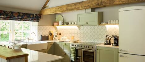 Cookware/dishes/utensils