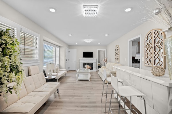 Smart TV, fireplace