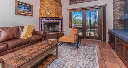 Desert Oasis w/ private pool, 3-bedroom home with AC & WiFi in Tucson